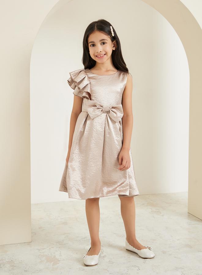 ستايلي فستان بلا أكمام بطيات وتفاصيل فيونكة - Image 4